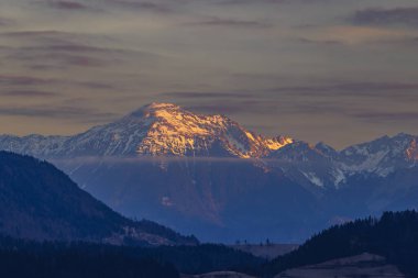 Triglav zirvesi olan kış manzarası, Triglavski ulusal parkı, Slovenya