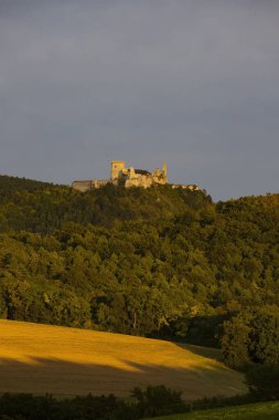 Batı Slovakya 'da Cachtice harabeleri