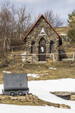 15. yüzyıldan 19. yüzyıla kadar Erzgebirge Dağları 'nın madencilik bölgesinin bir parçası olan UNESCO Dünya Mirası bölgesi Mednik Tepesi.