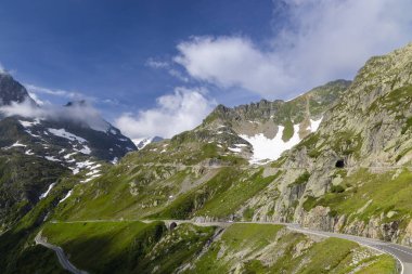 SustenPass yakınlarındaki yüksek alp yolu, Innertkirchen - Gadmen, İsviçre