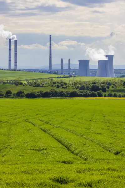 Fris Voorjaarslandschap Met Elektriciteitscentrale Nabij Most Noord Bohemen Tsjechië — Stockfoto