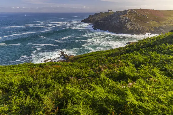 Phare du Millier, Beuzec-Cap-Sizu, Brittany, Fransa yakınlarındaki manzara