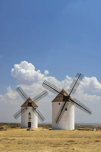 Wiatraki Pobliżu Mota Del Cuervo Toledo Castilla Mancha Hiszpania — Zdjęcie stockowe