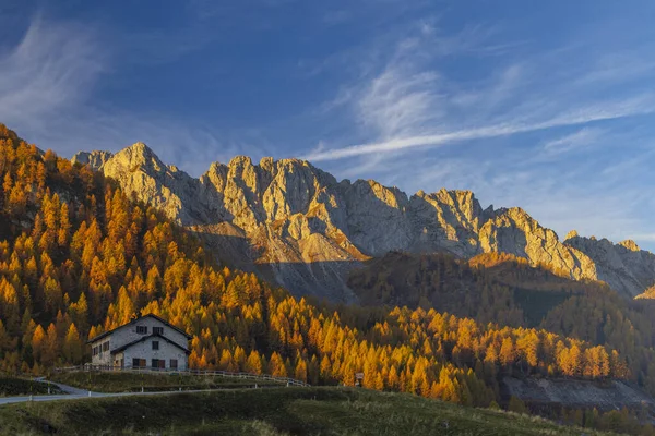 Sella di Razzo ve Sella di Rioda geçidi yakınlarındaki manzara, Carnic Alps, Friuli-Venezia Giulia, İtalya