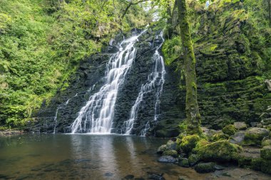 Şelale Şelalesi Cheylade yakınlarında, Fransız dağları, Fransa