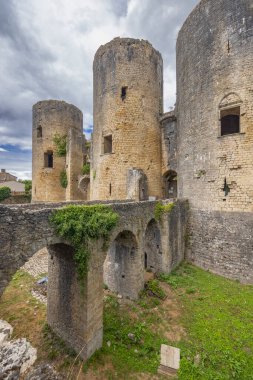 Villandraut Şatosu (Villandraut Şatosu) Gironde Kalesi, Aquitaine, Fransa