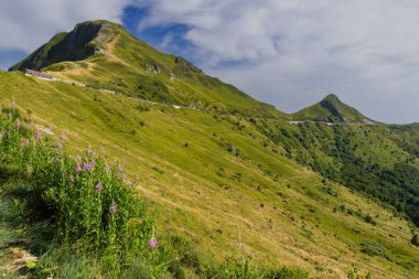 Puy Mary (1783 m) karayolu, Cantal, Auvergne-Rhone-Alpes bölgesi