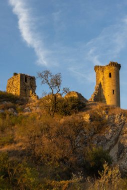 Chateauneuf-du-Pape, Provence yakınlarındaki Chateau de lHers harabeleri