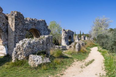 Arles, Fontvieille yakınlarında Barbegal su kemeri (Aqueduc Romain de Barbegal)