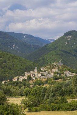 Tipik köy manzarası Reilhanette, Provence, Fransa