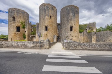 Villandraut Şatosu (Villandraut Şatosu) Gironde Kalesi