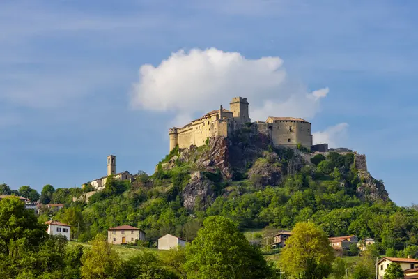 Pohled Hrad Bardi Castello Bardi Městem Provincie Parma Emilia Romagna — Stock fotografie