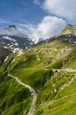 Sustenpass yakınlarındaki yüksek alp yolu, Innertkirchen - Gadmen