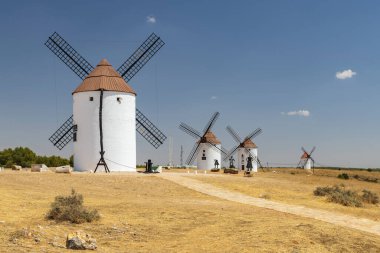 Mota del Cuervo yakınlarındaki yel değirmenleri, Toledo, Castilla La Mancha