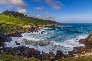 Phare du Millier, Beuzec-Cap-Sizu, Brittany, Fransa yakınlarındaki manzara