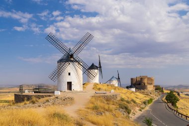 consuegra, toledo, castilla la mancha, İspanya'daki yel değirmenleri