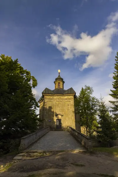 Hvezda Kirke Broumovske Steny Eastern Bohemia Tjekkiet - Stock-foto