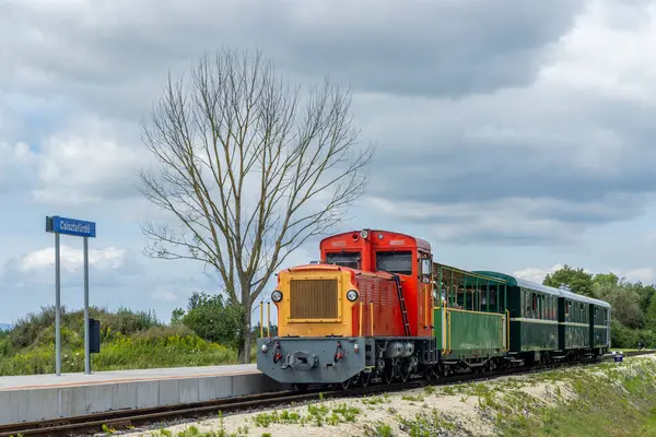 Jalur Kereta Api Ukuran Sempit Dari Balatonfenyves Csisztafurdo Dekat Balaton Stok Gambar Bebas Royalti
