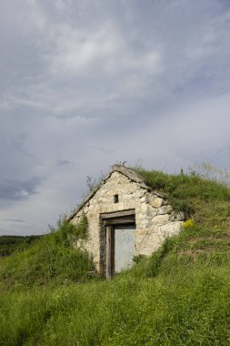 Şarap mahzeni (Tufove pivnice), Velka Trna, Kosice ülkesi, Zemplin bölgesi, Slovakya