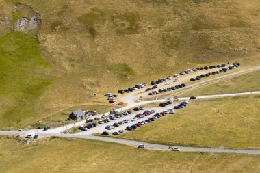 Col de la Pare ve Col des Rochillesr yakınlarındaki manzara, Hautes-Alpes, Fransa