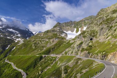 SustenPass yakınlarındaki yüksek alp yolu, Innertkirchen - Gadmen, İsviçre