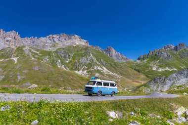 Vanlife, Route des Grandes Alpes Col du Galibier, Hautes-Alpes, Fransa