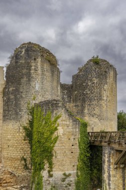 Chateau de Gencay harabeleri (Du Guesclin), Vienne departmanı, Aquitaine, Fransa