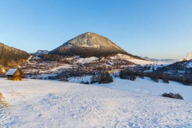 Sidirovo tepesi Vlkolinec köyü UNESCO alanı, Velka Fatra dağları, Slovakya