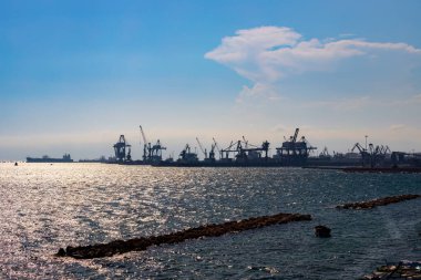 Taranto, Apulia, İtalya 'daki liman ve sanayi bölgesi