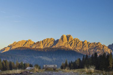 Sella di Razzo ve Sella di Rioda geçidi yakınlarındaki manzara, Carnic Alps, Friuli-Venezia Giulia, İtalya