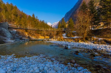 Soca Nehri üzerindeki halat köprüsü, Triglavski Ulusal Parkı, Slovenya