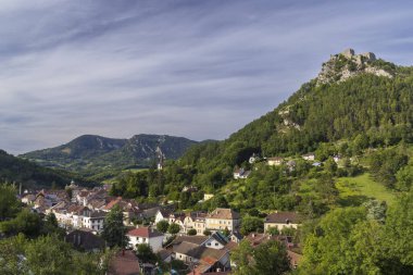 Fransa 'daki Belin Kalesi, Salins-les-Bains