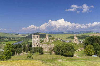 Stara Lubovna yakınlarındaki Plavec şatosunun kalıntıları, Presov bölgesi, Slovakya