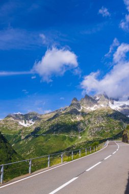 SustenPass yakınlarındaki yüksek alp yolu, Innertkirchen - Gadmen, İsviçre