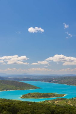 Tipik Provencal Town Aiguines with Lac de Sainte-Croix, Verdon Natural Park, Alpes-de-Haute-Provence, Provence, Fransa