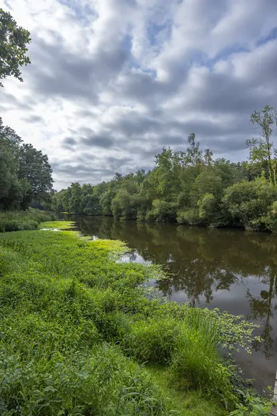 Isac Nehri, Guenrouet yakınlarındaki Nantes-Brest Kanalı, Loire-Atlantique, Fransa