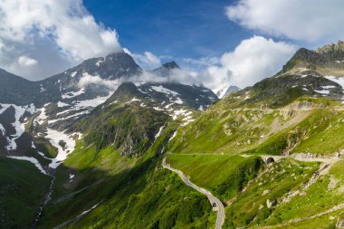 SustenPass yakınlarındaki yüksek alp yolu, Innertkirchen - Gadmen, İsviçre