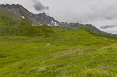 Grandes Alpes Yolu yakınlarındaki manzara, Savoy, Fransa