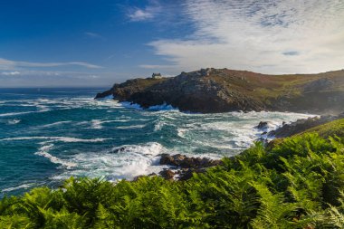 Phare du Millier, Beuzec-Cap-Sizu, Brittany, Fransa yakınlarındaki manzara
