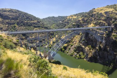 Puente de Requejo Köprüsü, Pino del Oro, Kastilya ve Leon, İspanya