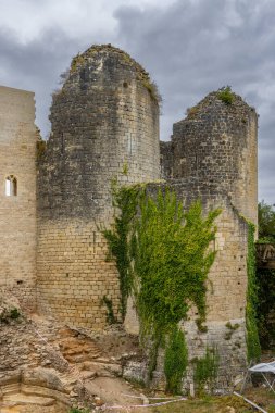 Chateau de Gencay harabeleri (Du Guesclin), Vienne departmanı, Aquitaine, Fransa