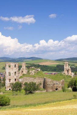 Stara Lubovna yakınlarındaki Plavec şatosunun kalıntıları, Presov bölgesi, Slovakya