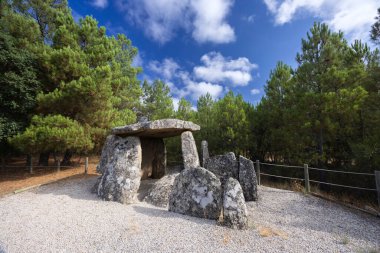 Anta de Vilarinho Dolmen (Pala da Moura) Vilarinho da Castanheira yakınlarında, Portekiz
