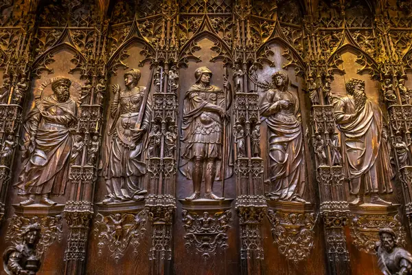 Auch, Gers Department, Occitanie, Fransa 'daki Sainte-Marie katedralinin içinde.