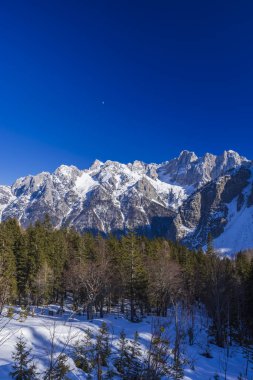 Vrsiç yakınlarındaki kış manzarası, Triglavski ulusal parkı, Slovenya