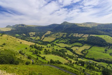 Puy Mary yakınlarındaki manzara, Cantal, Auvergne-Rhone-Alpes bölgesi, Fransa