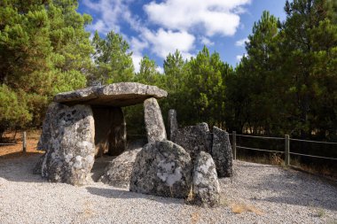 Anta de Vilarinho Dolmen (Pala da Moura) Vilarinho da Castanheira yakınlarında, Portekiz