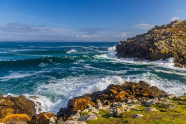 Phare du Millier, Beuzec-Cap-Sizu, Brittany, Fransa yakınlarındaki manzara
