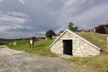 Şarap mahzeni (Tufove pivnice), Velka Trna, Kosice ülkesi, Zemplin bölgesi, Slovakya