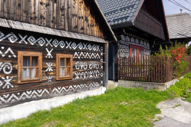 Cicmany, UNESCO Dünya Mirası Sitesi, Slovakya 'daki evlerin eşsiz dekorasyonu